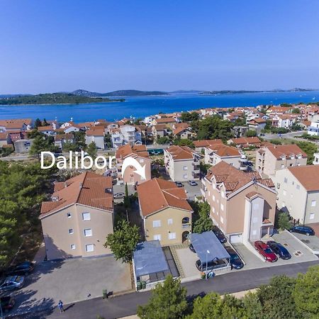 Apartments Dalibor Vodice Extérieur photo